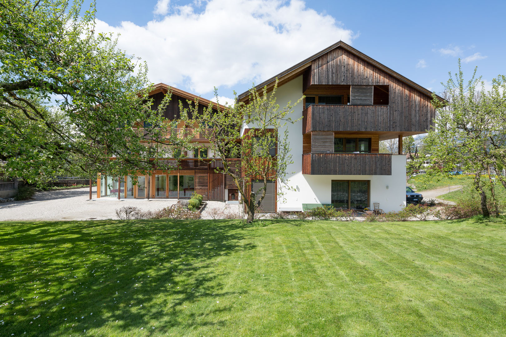 Bachlerhof mit Wiese